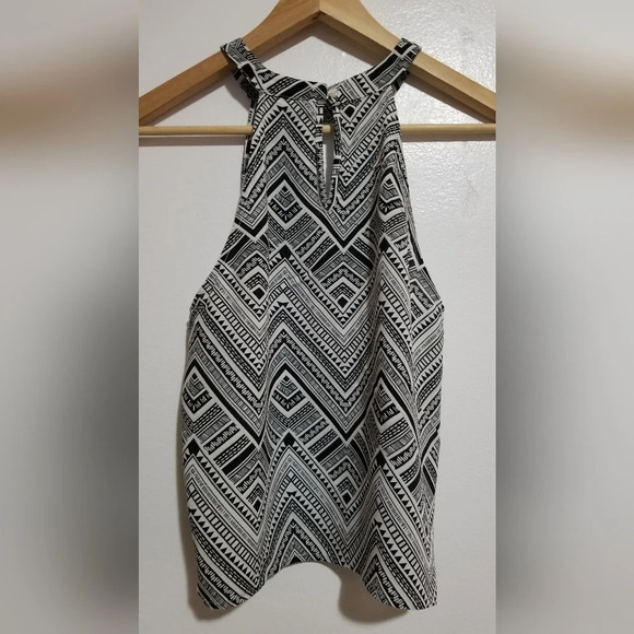 H&M geometric crop top - Picture 2 of 3